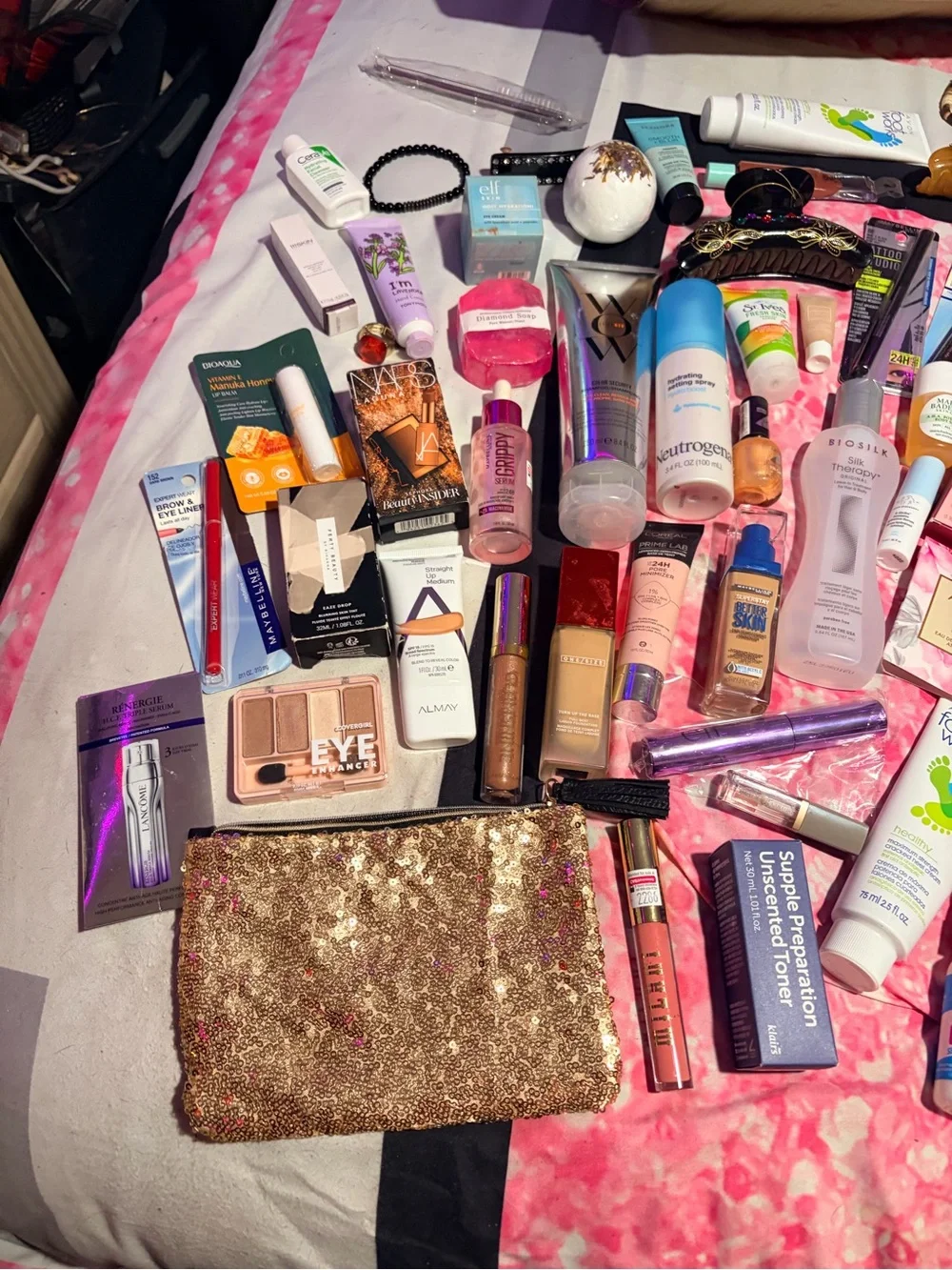 Mystery Beauty Bundle $15-$100comment how much u want I’ll create a listing 4 u